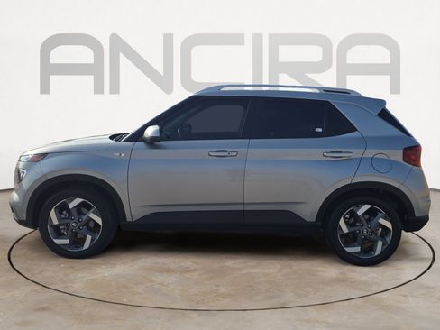 Used 2024 Hyundai Venue SEL image 7