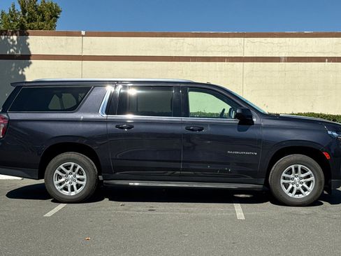 Used 2024 Chevrolet Suburban LT image 3