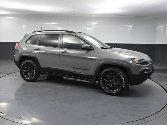 Used 2019 Jeep Cherokee Latitude AWD/4WD image 3
