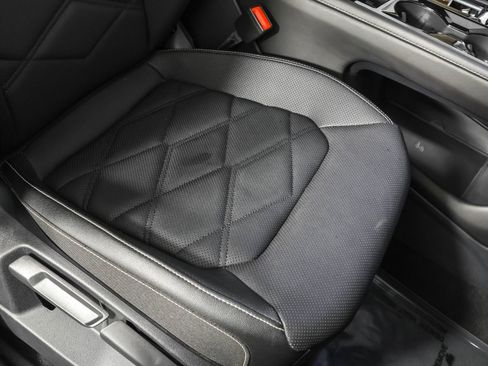 Used 2025 Volkswagen Atlas SE w/ Black Wheel Package image 47