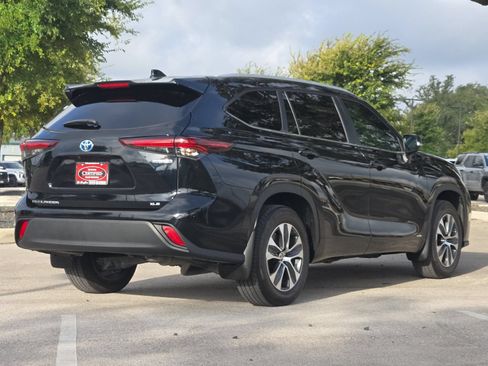 Used 2024 Toyota Highlander XLE AWD/4WD image 5
