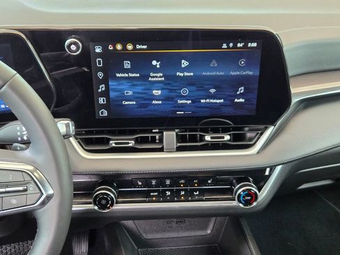 Used 2025 Chevrolet Equinox LT w/ Safety and Technology Package FWD image 16