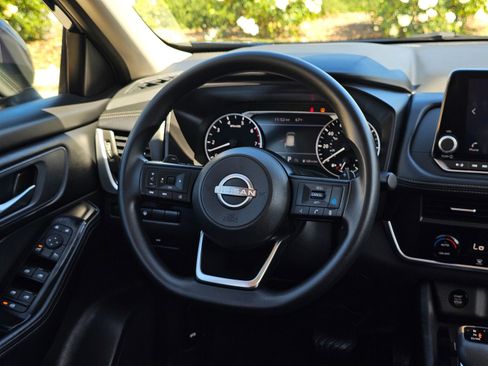 Used 2024 Nissan Rogue SV image 22