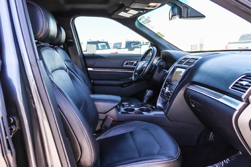 Used 2017 Ford Explorer Limited w/ Equipment Group 303A AWD/4WD image 16