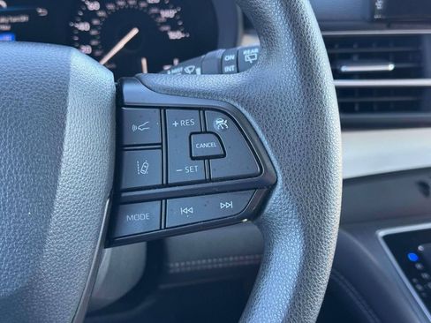 Used 2025 Toyota Sienna LE AWD/4WD image 24
