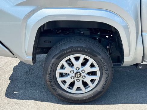 Used 2025 Toyota Tacoma SR5 AWD/4WD image 34