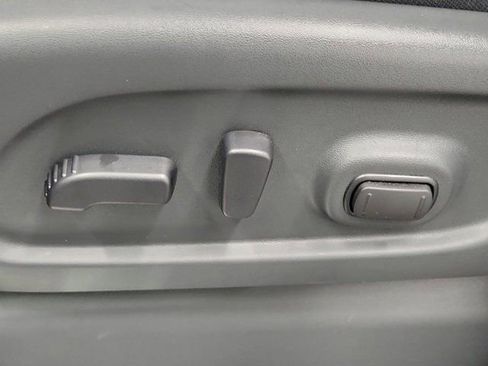 Used 2024 Nissan Titan SV w/ SV Convenience Package RWD image 23