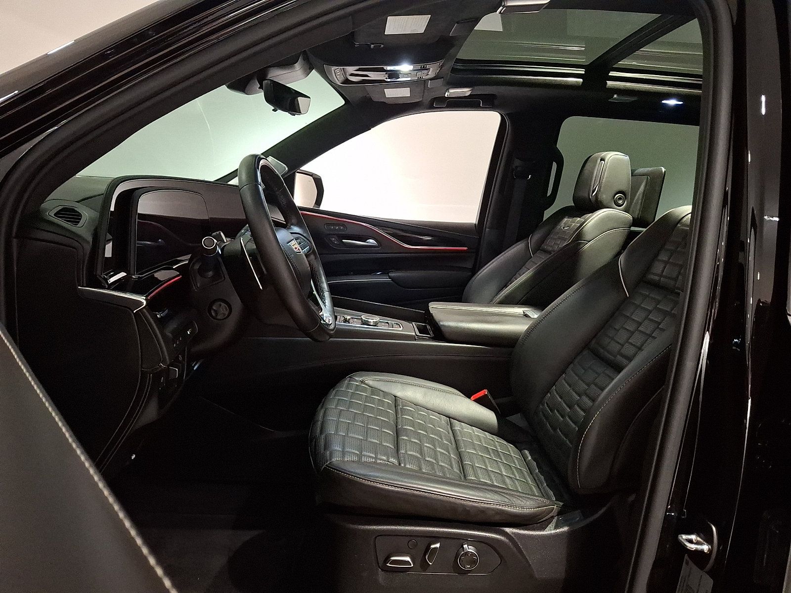 Certified 2023 Cadillac Escalade ESV V AWD/4WD image 15