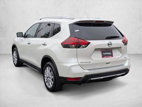 Used 2018 Nissan Rogue SV w/ Premium Package image 8