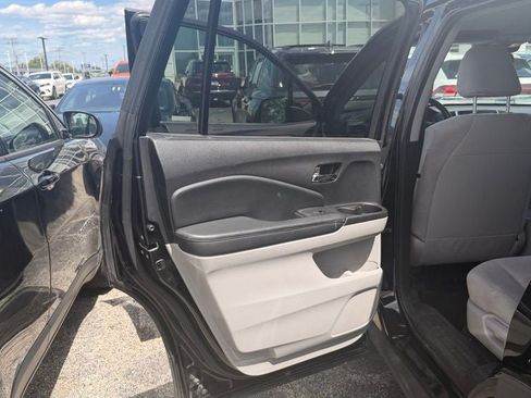 Used 2019 Honda Pilot LX image 9