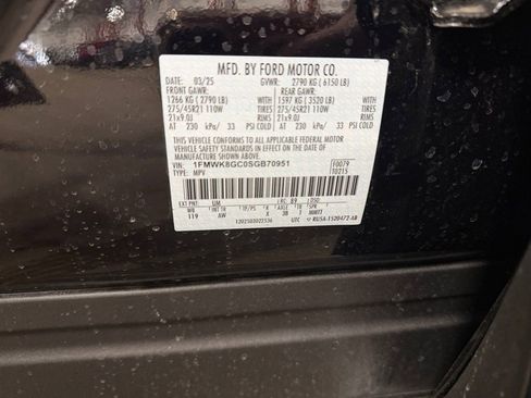 Used 2025 Ford Explorer ST image 40