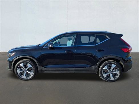 Used 2025 Volvo XC40 B5 Core w/ Protection Package Premier image 2
