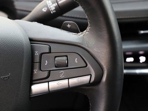 Used 2025 Cadillac XT4 Premium Luxury image 25