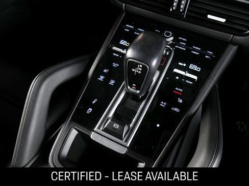 Used 2022 Porsche Cayenne Coupe image 18