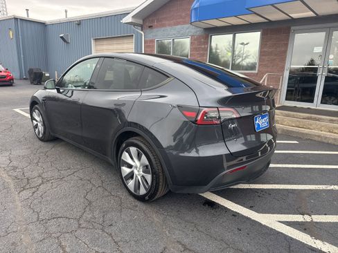 Used 2024 Tesla Model Y Long Range image 3