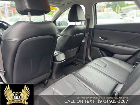 Used 2021 Hyundai Elantra Limited FWD image 10