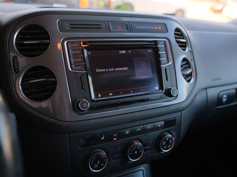 Used 2016 Volkswagen Tiguan SE FWD image 19