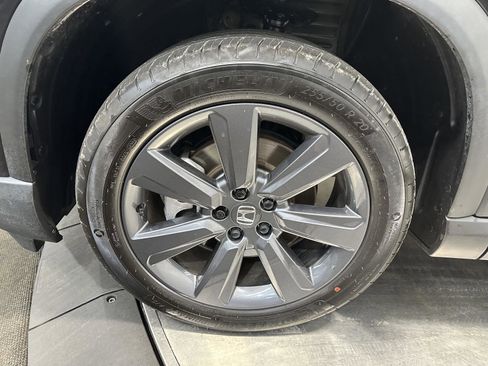 Certified 2025 Honda Pilot Sport image 9