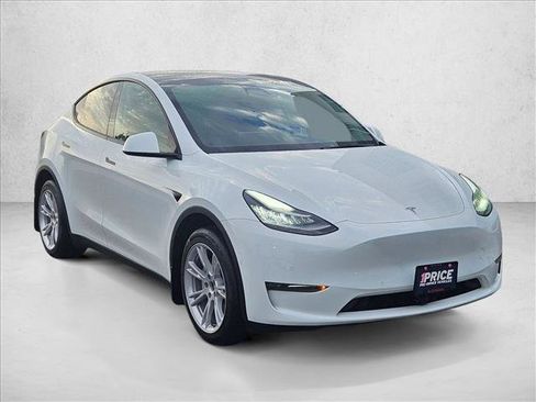 Used 2022 Tesla Model Y Long Range AWD/4WD image 3