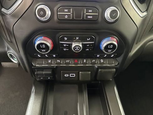 Used 2022 GMC Sierra 2500 AT4 w/ AT4 Premium Plus Package AWD/4WD image 23