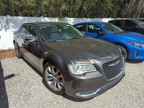 Used 2019 Chrysler 300 Limited image 1