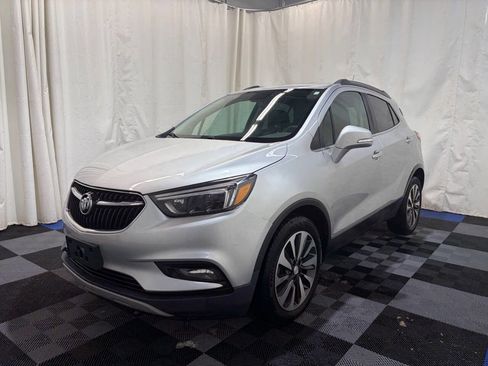 Used 2018 Buick Encore Essence image 2