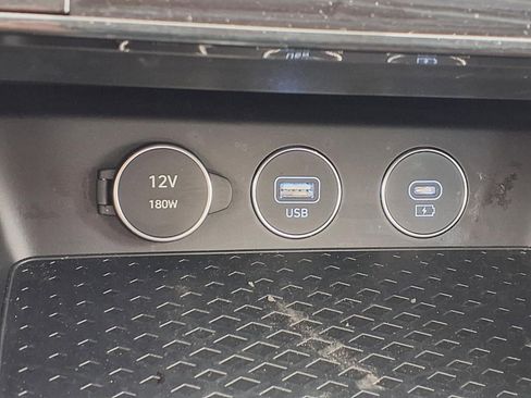 Used 2025 Genesis G70 2.5T image 10