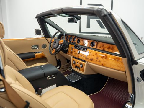 Used 2009 Rolls-Royce Phantom Drophead Coupe RWD image 31