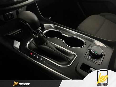 Used 2022 Chevrolet Traverse LT FWD image 13