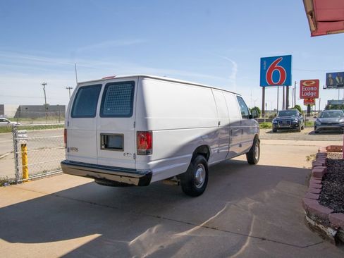 Used 2004 Ford E-350 and Econoline 350 Extended Super Duty RWD image 4