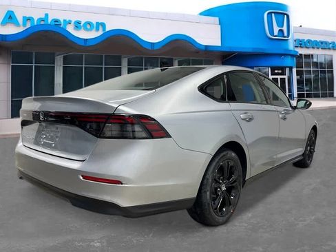 Used 2025 Honda Accord SE image 6