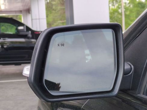 Used 2023 GMC Acadia SLT w/ Elevation Edition image 12