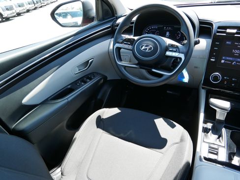 Certified 2023 Hyundai Tucson SE FWD image 9