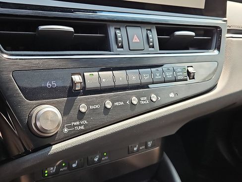 Used 2023 Lexus ES 350 w/ Premium Package FWD image 17