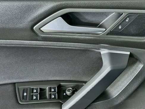 Used 2019 Volkswagen Tiguan SE w/ Panoramic Sunroof Package FWD image 22