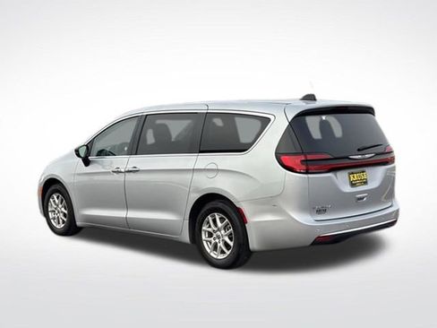 Used 2024 Chrysler Pacifica Touring-L FWD image 27