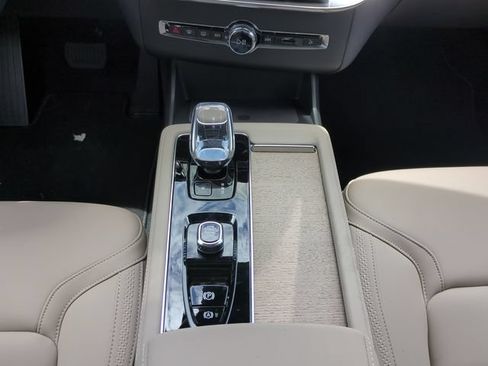 New 2026 Volvo XC90 B6 Plus w/ Protection Package Premier AWD/4WD image 17