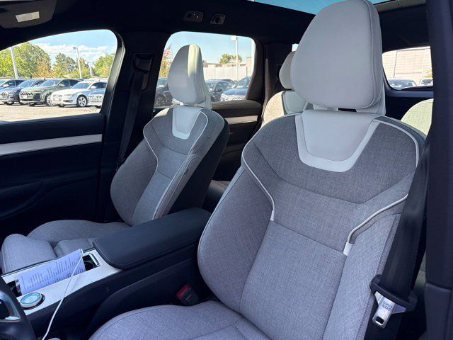 Used 2025 Volvo EX90 Ultra AWD/4WD image 9