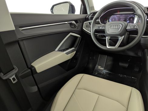 New 2025 Audi Q3 2.0T Premium image 9