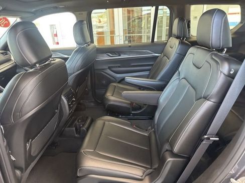 Used 2025 Jeep Grand Cherokee L Limited w/ Luxury Tech Group II image 19