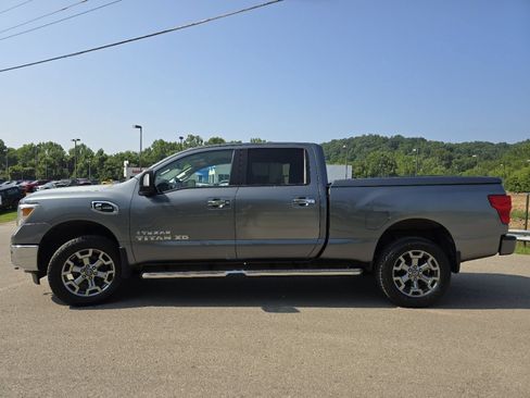Used 2018 Nissan Titan SV w/ SV Convenience Package AWD/4WD image 16