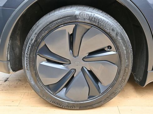 Used 2026 Tesla Model Y Long Range RWD image 12
