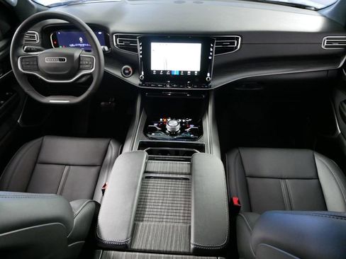 Used 2023 Jeep Wagoneer Series III w/ Preferred Equipment Group image 9