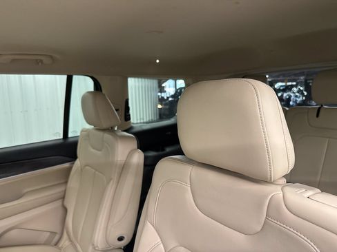 Used 2022 Jeep Grand Cherokee L Limited RWD image 13