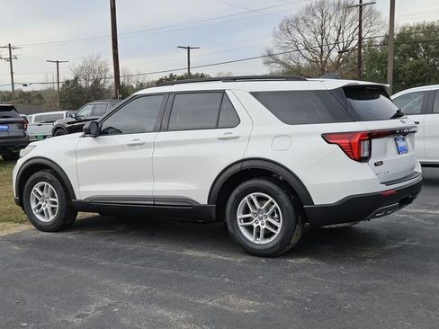 New 2026 Ford Explorer Active w/ Active Comfort Package image 7