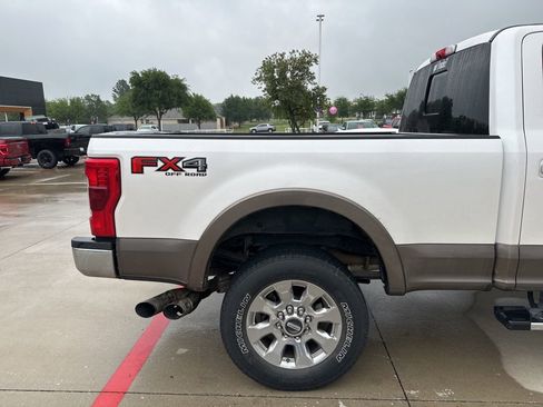 Used 2019 Ford F250 Lariat w/ Lariat Ultimate Package AWD/4WD image 12