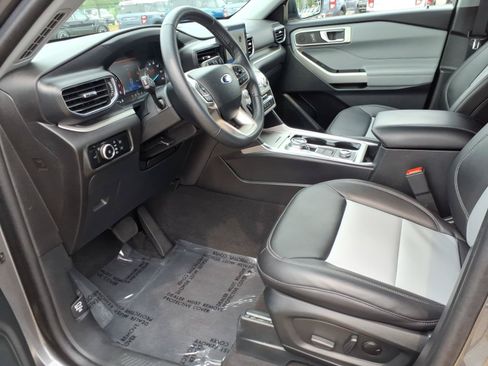 Used 2024 Ford Explorer XLT w/ Equipment Group 202A AWD/4WD image 11