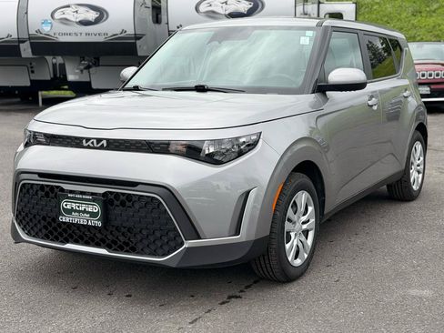 Used 2024 Kia Soul LX FWD image 1