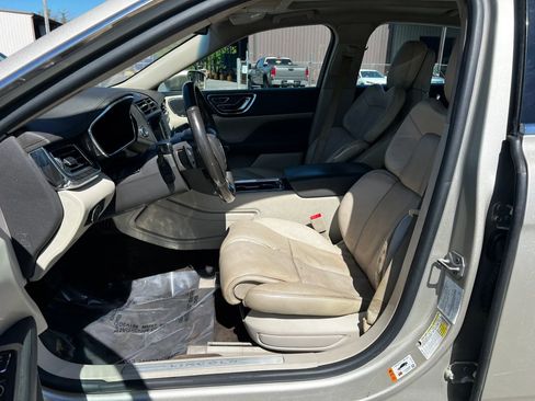 Used 2017 Lincoln Continental Reserve w/ Technology Package image 10