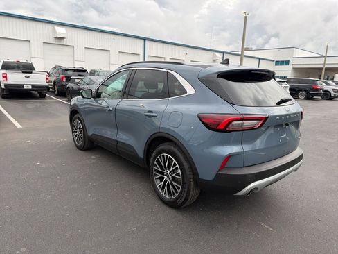 Used 2025 Ford Escape SE w/ PHEV Premium Package image 8